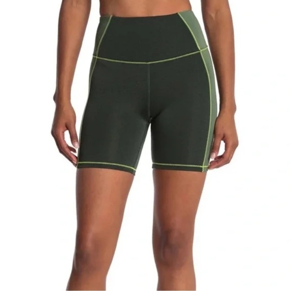 Good American The Dual Life Tonal Boy Shorts in Heathered Green Size 1 Small - Picture 2 of 11